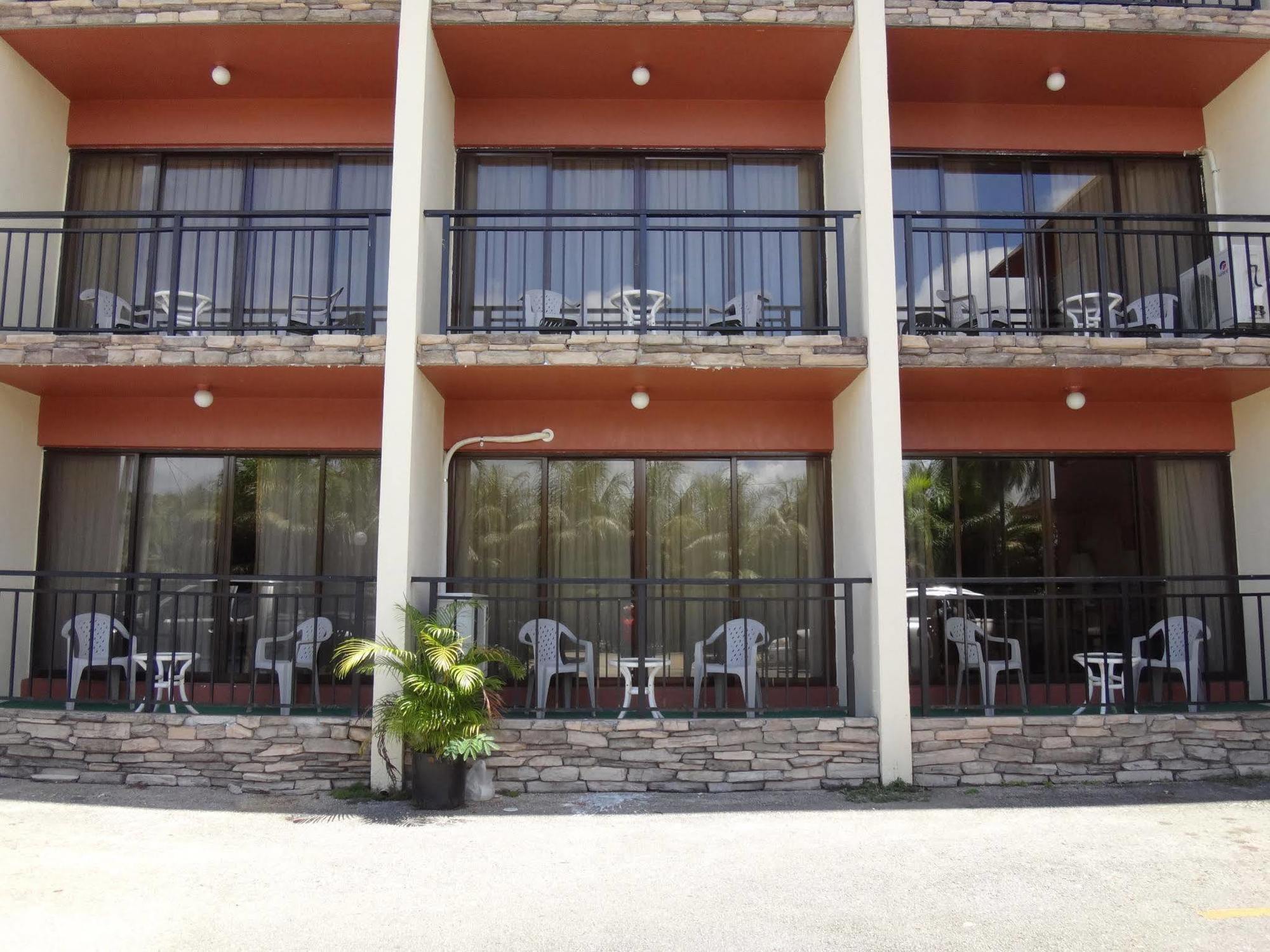 Surestay By Best Western Guam Airport Barrigada Екстериор снимка